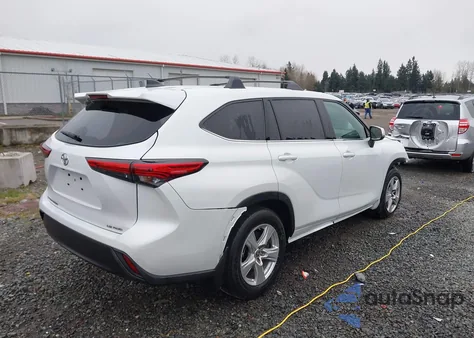2022 Toyota Highlander Le z USA, uszkodzony, nr VIN 5TDBZRBH0NS572289